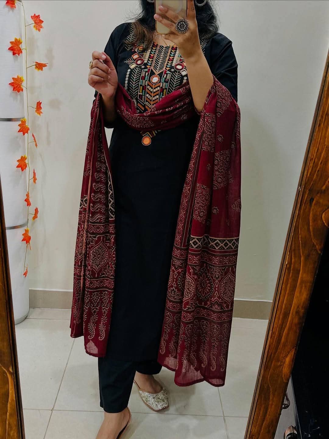 Red/ Black Viral Three pics Set