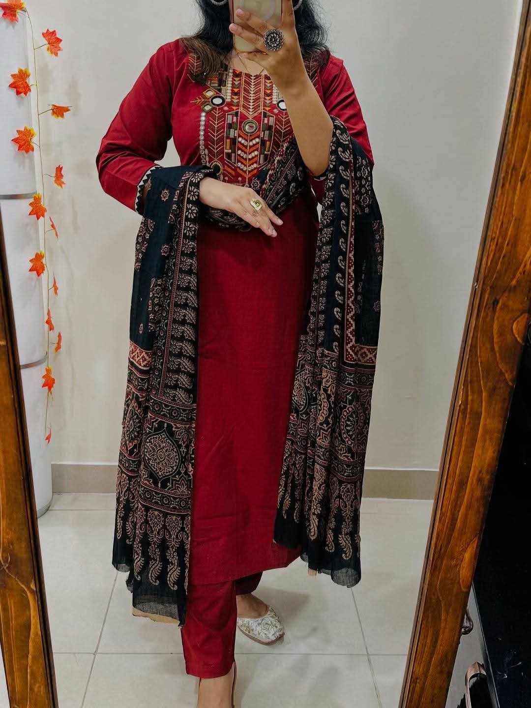 Red/ Black Viral Three pics Set